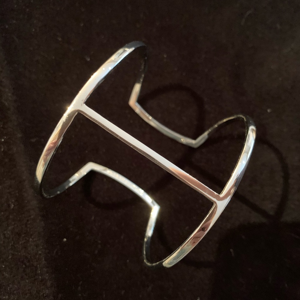 🆕🔥BCBG MAX AZRIA Bracelet Steel Cuff